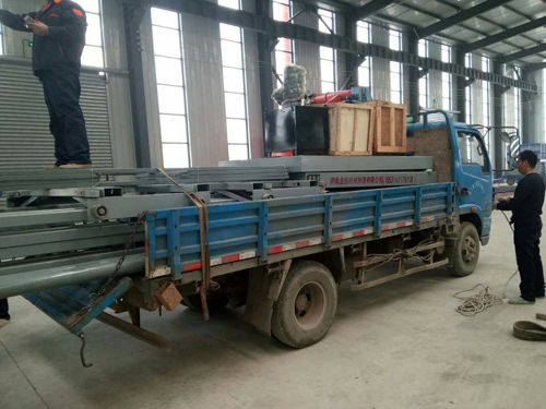 導(dǎo)軌式液壓升降機(jī) 導(dǎo)軌式液壓升降機(jī)