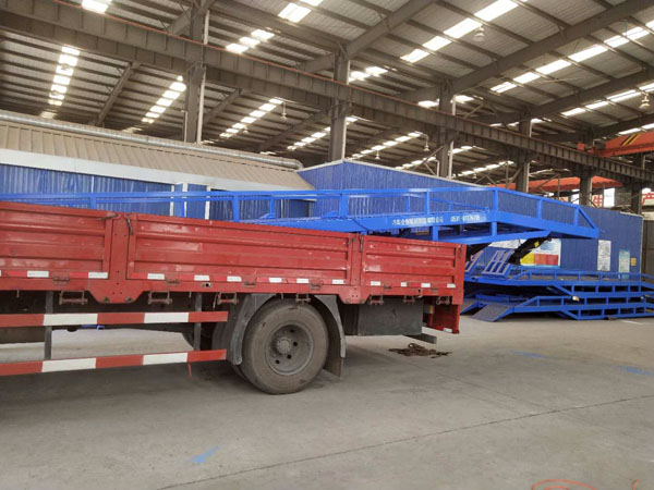 移動式液壓登車橋 移動式液壓登車橋